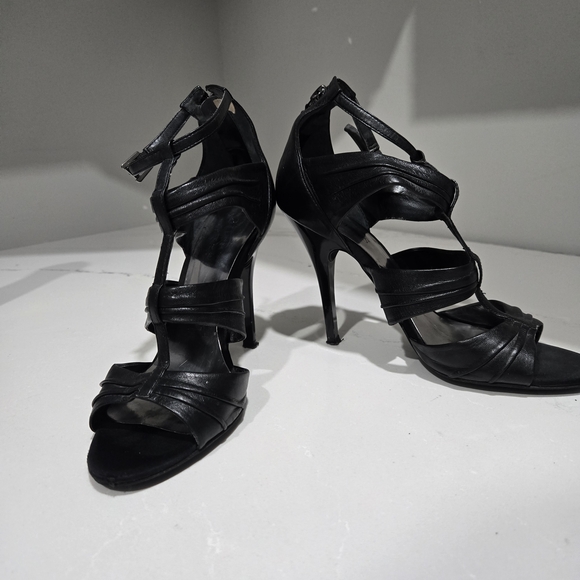 Millenial Going Out Sex and the City Black Leather Strappy Guess Heels Sz 7.5 - Picture 2 of 5